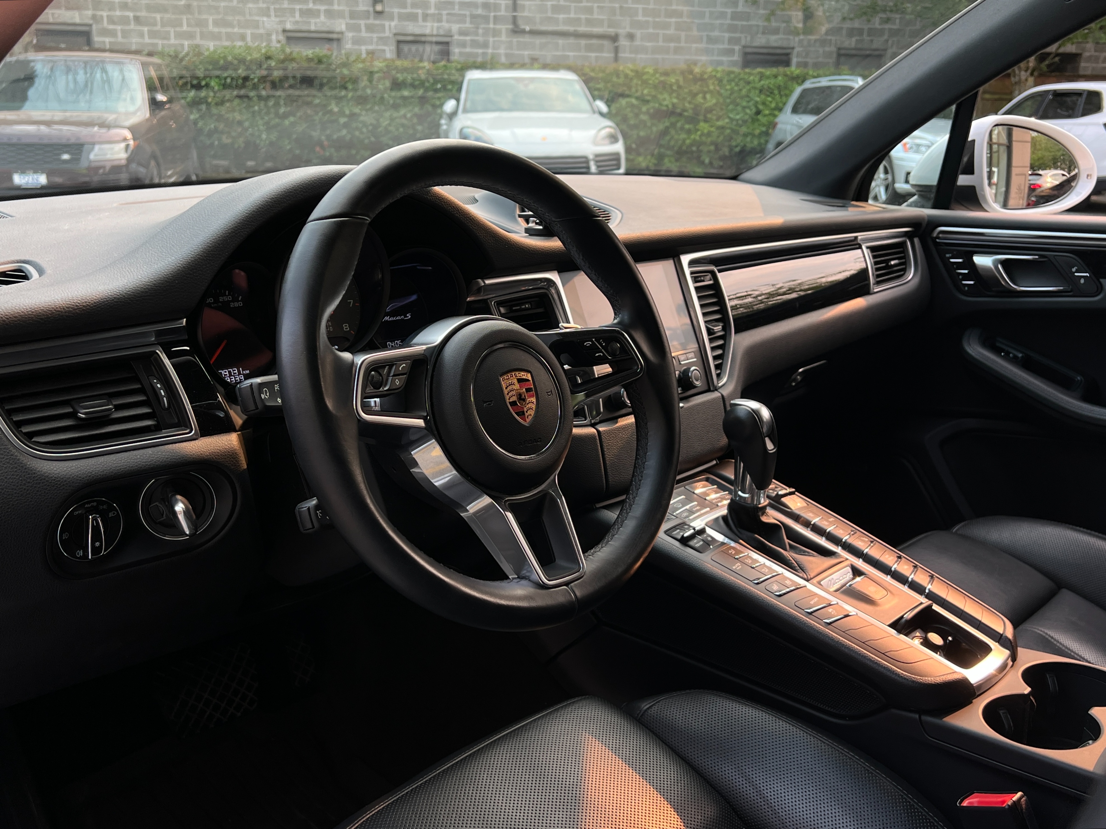 2018 Porsche Macan s - Image 8